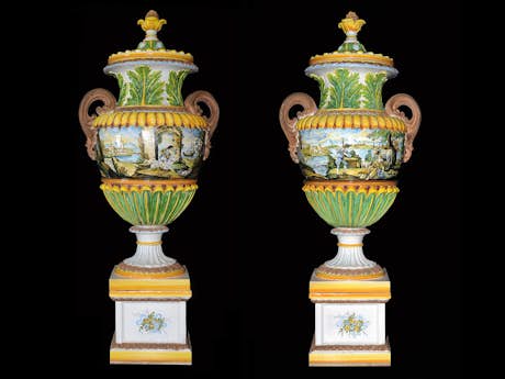 Paar monumentale Majolika Vasen